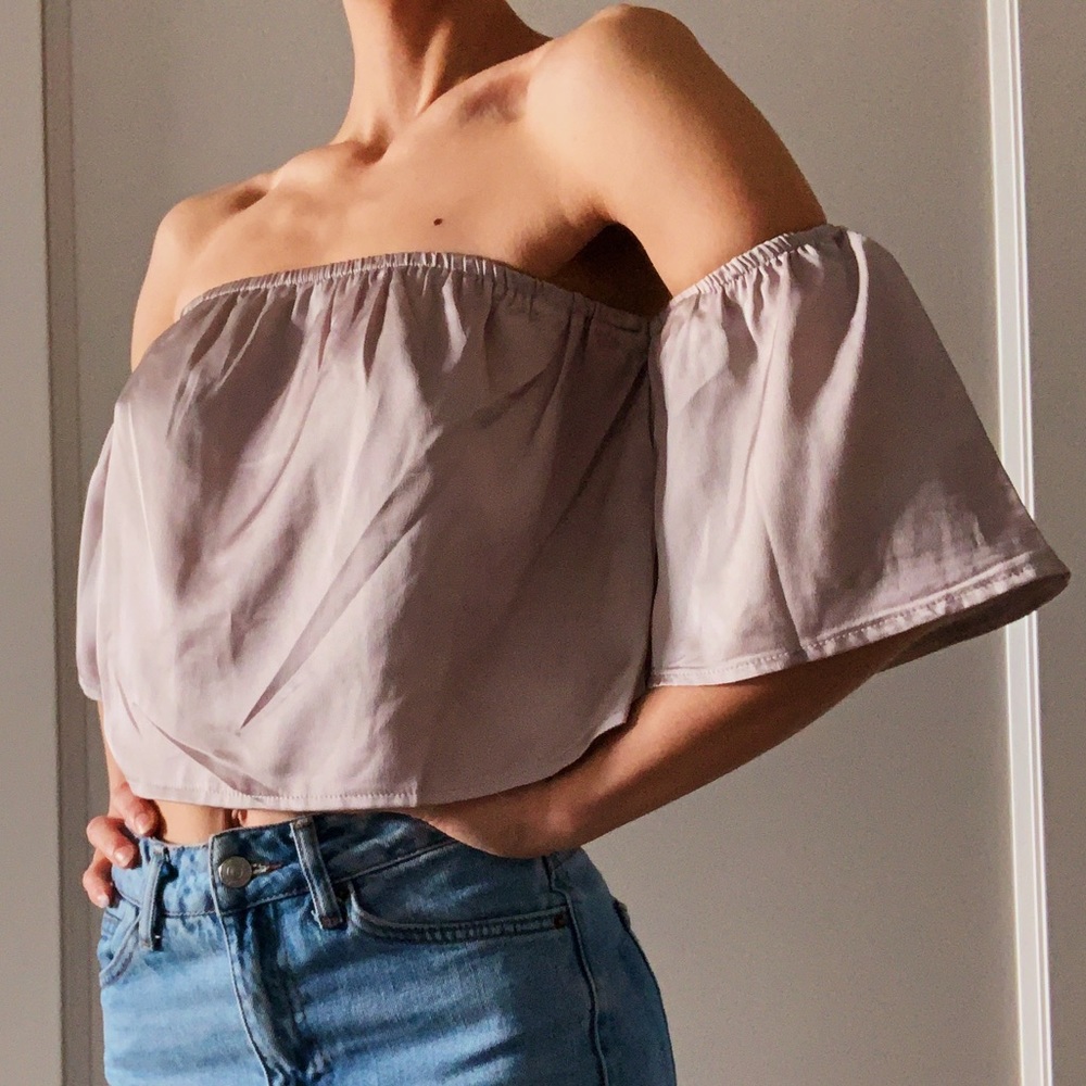 free with purchase | silky frill top 🐚